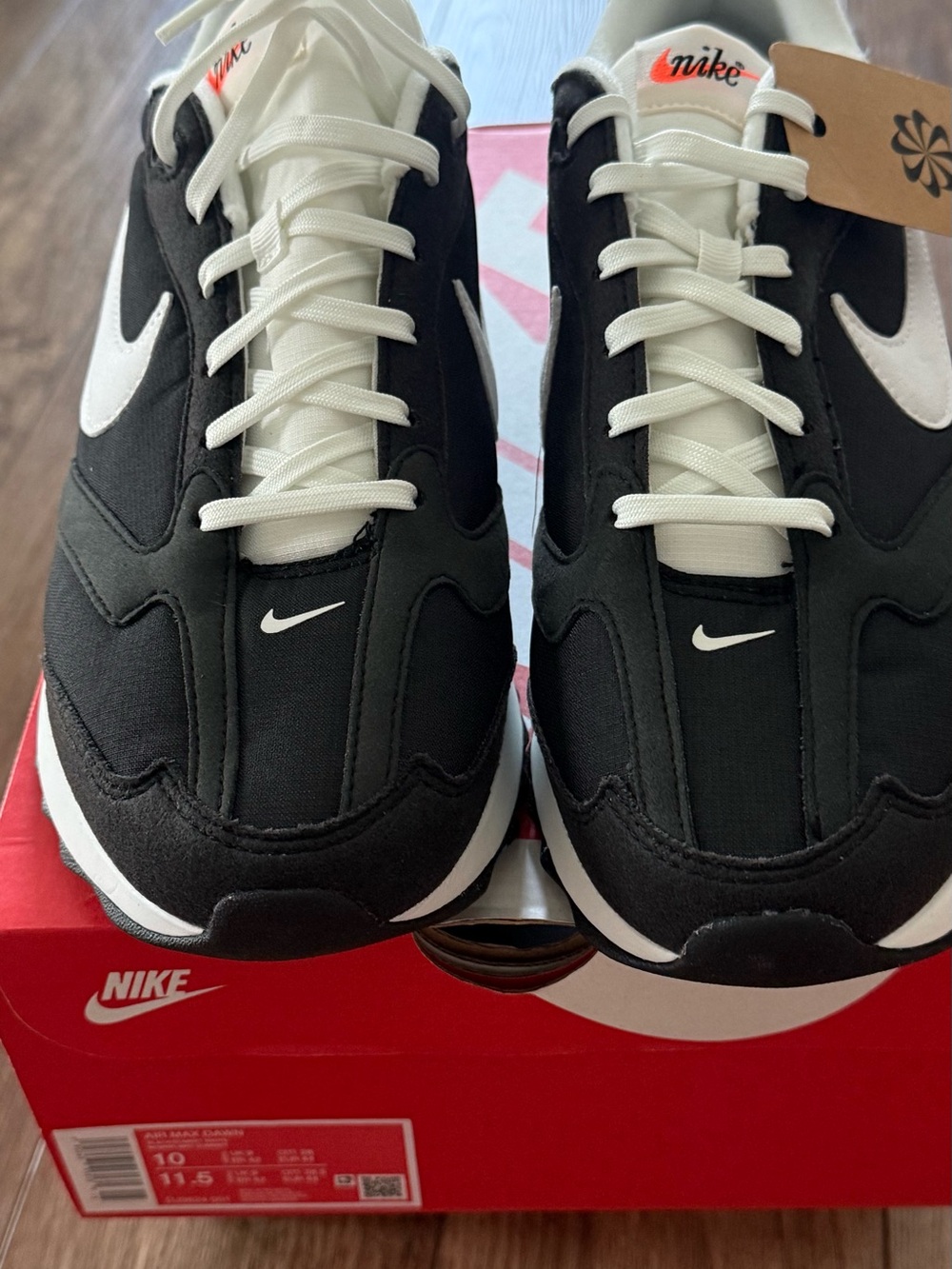 Nike Men’s Black and White Casual Sneakers